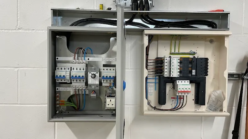 Electrician Avid Lux