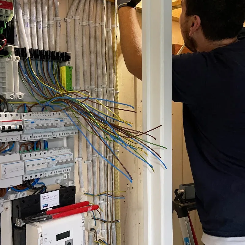 Elektricien Utrecht / Met spoed elektricien nodig in Utrecht? / Stroomstoring & Kortsluiting / Groepenkast vervangen Utrecht