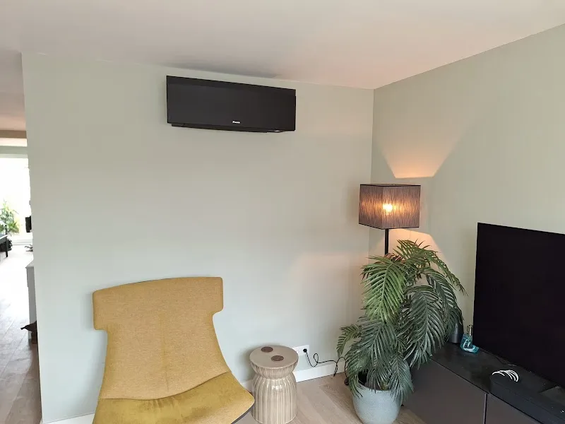 Installatie Sterk Zonnepanelen, Airco's & laadpalen